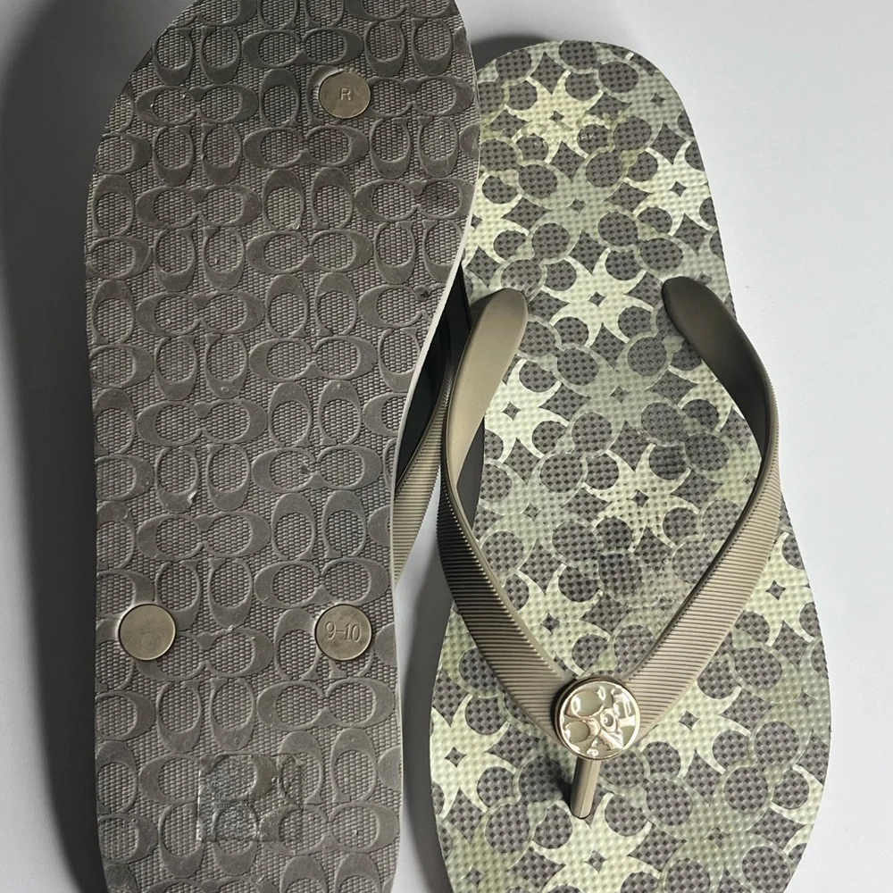 Coach Signature Logo Flip Flops Sandals Beige Brown Women’s Size 9-10 - Picture 4 of 4